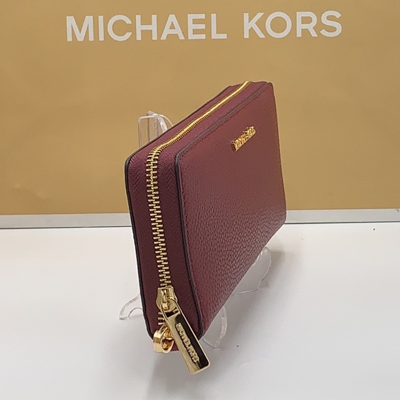 MICHAEL KORS
Leather Continental Wristlet Phone Case Wallet
Oxblood
NWT - Picture 10 of 16